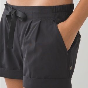 Size 10 Lululemon Spring Break Away Shorts Black
